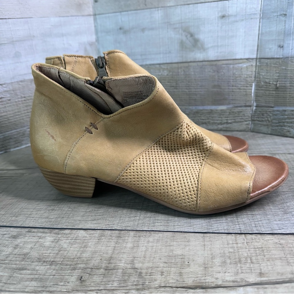 Miz‎ Mooz Tan Leather peep toe ankle booties size 42 (us10)